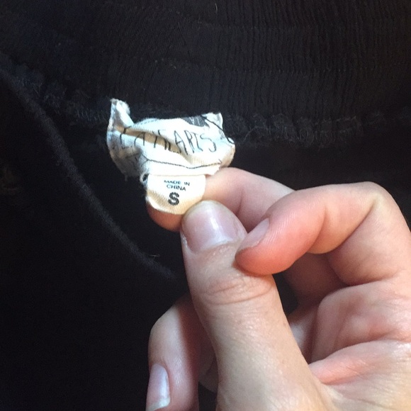 BUNDLE💕 2 LA Hearts Shorts - Picture 5 of 5